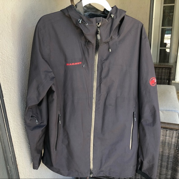 Mammut Other - Mammut GoreTex hooded rain jacket. Size Large
